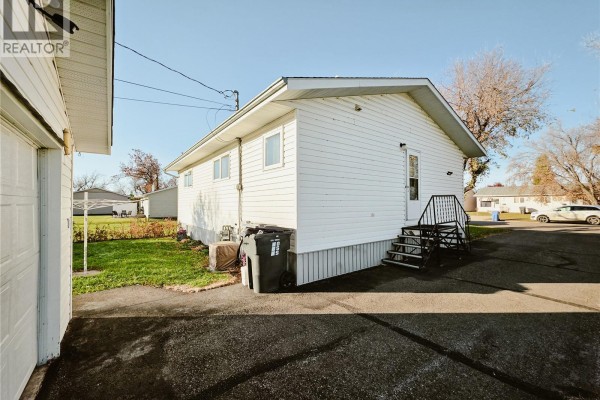 Living room - 182 Scotia Street, Melville, SK S0A2P0 Photo 3