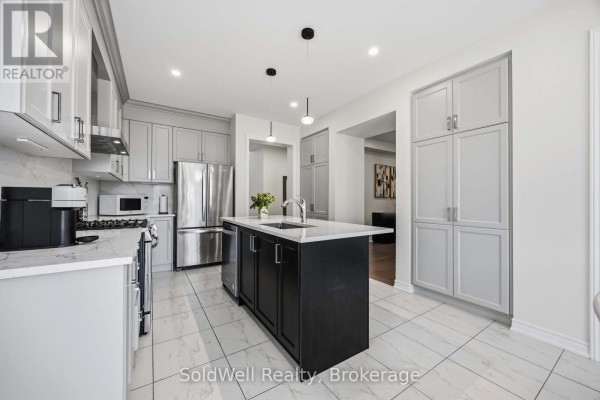 Kitchen - 182 Silk Twist Drive, East Gwillimbury, ON L9N0V6 Photo 3