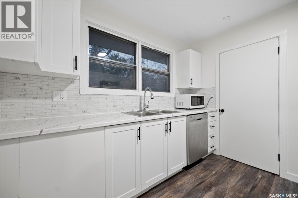 Living room - 1820 Grant Drive, Regina, SK S4S4V4 Photo 2