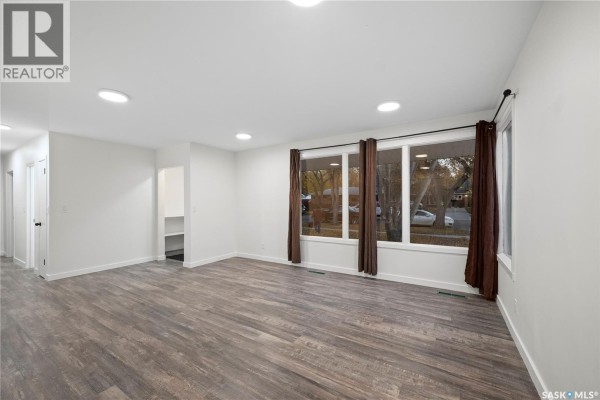 Bedroom - 1820 Grant Drive, Regina, SK S4S4V4 Photo 5