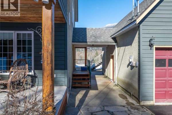 Loft - 1820 Illecillewaet Road, Revelstoke, BC V0E2S0 Photo 2