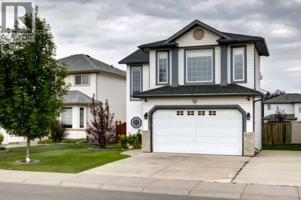 1820 Woodside Boulevard Nw, Airdrie, AB, photo 2