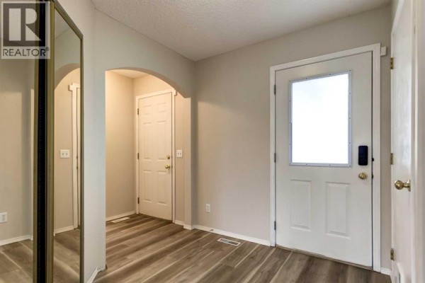 1820 Woodside Boulevard Nw, Airdrie, AB, photo 3