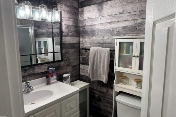 Bedroom 2 - 18207 74 Av Nw, Edmonton, AB T5T2G6 Photo 5