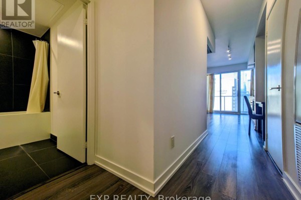 1821 - 20 Edward Street, Toronto, ON M5G1C9 Photo 4
