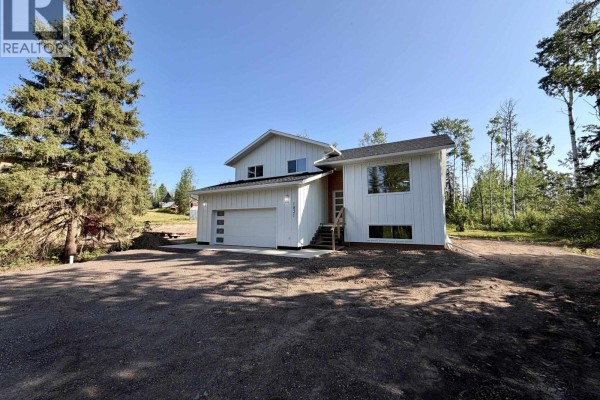 Living room - 1821 Spruce Drive, Telkwa, BC V0J2X0 Photo 3