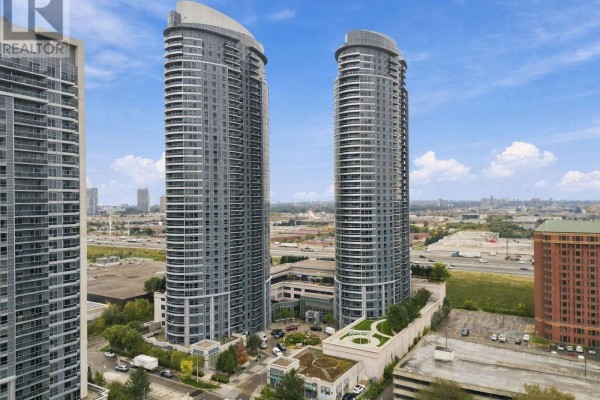 1822 - 135 Village Green Square, Toronto