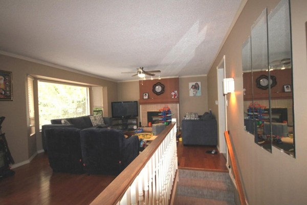 18222 58b Avenue, Surrey, BC V3S5V9 Photo 4