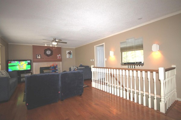 18222 58b Avenue, Surrey, BC V3S5V9 Photo 5
