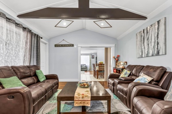 18240 64 Avenue, Surrey, BC V3S8A7 Photo 4