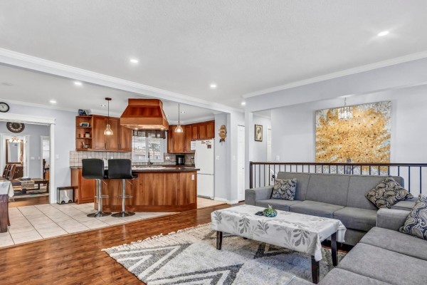 18240 64 Avenue, Surrey, BC V3S8A7 Photo 5