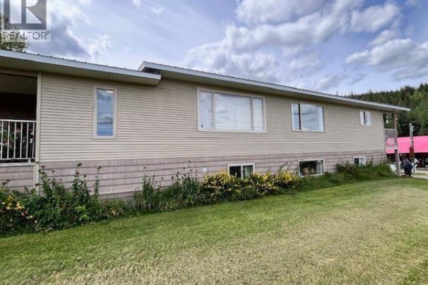 Primary Bedroom - 18260 Cinema Road, Hixon, BC V0K1S1 Photo 4