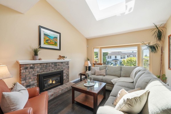 18261 54 Avenue, Surrey, BC V3S7Z1 Photo 4