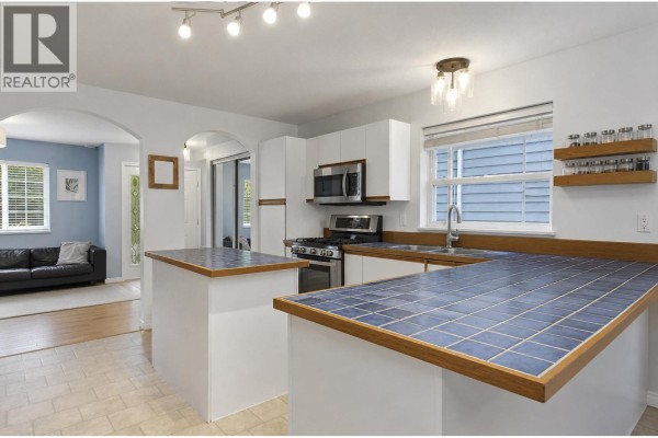 1827 Mamquam Road, Squamish, BC V0N1T0 Photo 5