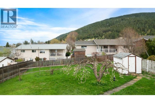 Laundry room - 1828 Hurl Street, Creston, BC V0B1G5 Photo 3