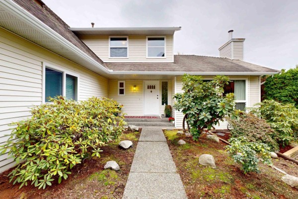 18280 55b Avenue, Surrey, BC V3S7Z2 Photo 2