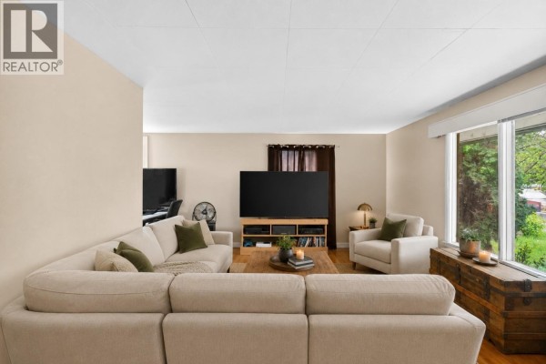 1829 Abbott Street, Kelowna, BC, photo 2