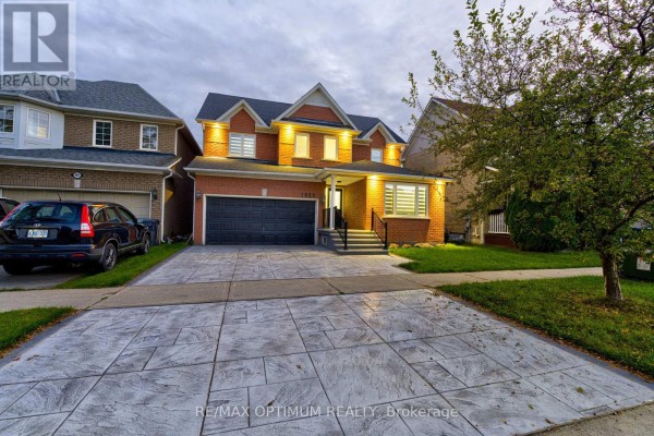 Family room - 1829 Samuelson Circle, Mississauga, ON L5N7Z2 Photo 4