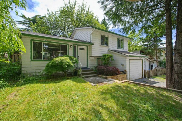 18298 63a Avenue, Surrey, BC V3S8A8 Photo 3