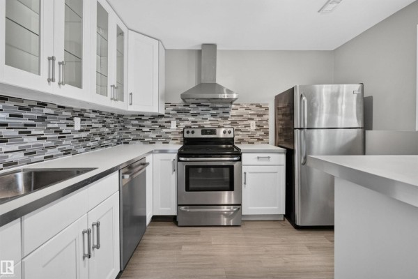 Kitchen - 18303 76 Av Nw, Edmonton, AB T5T2L5 Photo 3