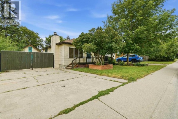 Kitchen - 1832 43 Street Se, Calgary, AB T2B1G9 Photo 3