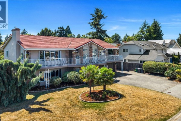 1833 Knutsford Pl, Saanich, BC, photo 3