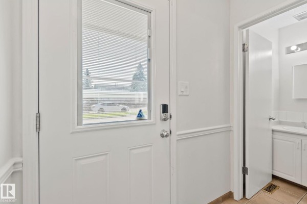 Kitchen - 18337 66 Av Nw, Edmonton, AB T5T1Z5 Photo 3