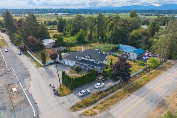 18377 74 Avenue, Surrey, BC V4N6C1 Photo 2