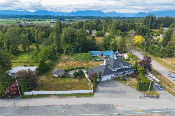 18377 74 Avenue, Surrey, BC V4N6C1 Photo 4