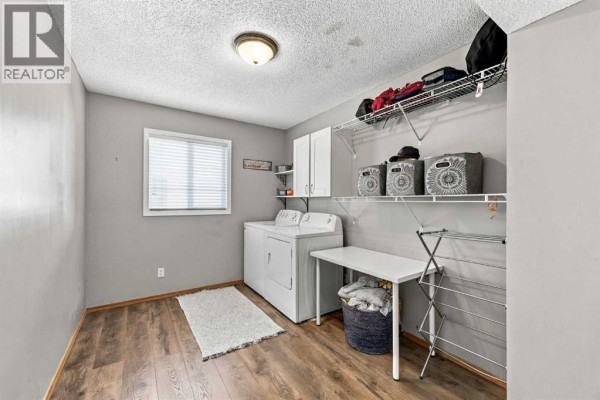 Bedroom - 184 Cove Crescent, Chestermere, AB T1X1J6 Photo 5