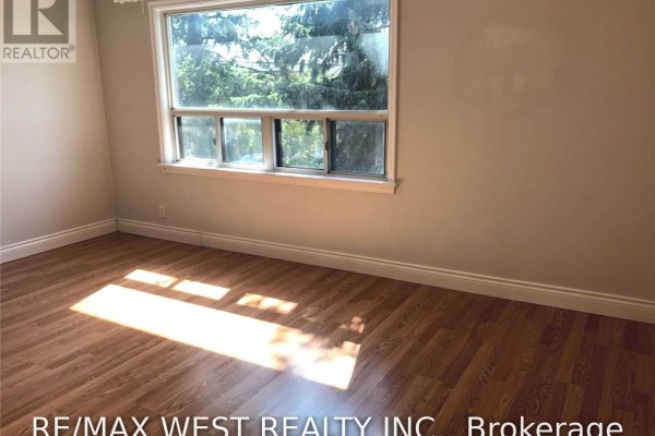 184 Donald Avenue, Toronto, ON M6M1K4 Photo 4