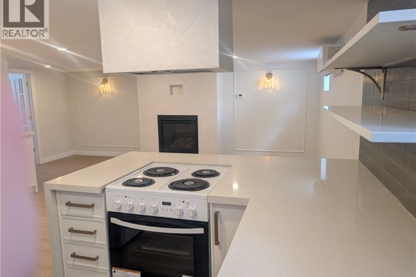 Kitchen - 184 E Plains Road E, Burlington, ON L7T2C3 Photo 4