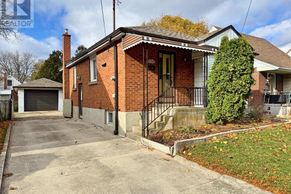 2pc Bathroom - 184 East 35th Street, Hamilton, ON L8V3Y2 Photo 2