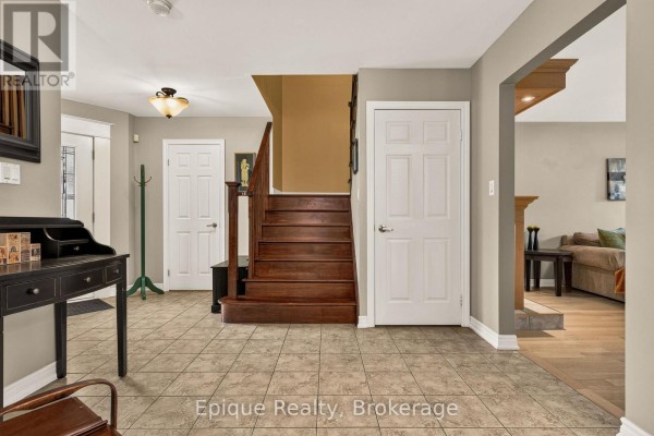Family room - 184 Locheed Drive, Hamilton, ON L8T5A5 Photo 3