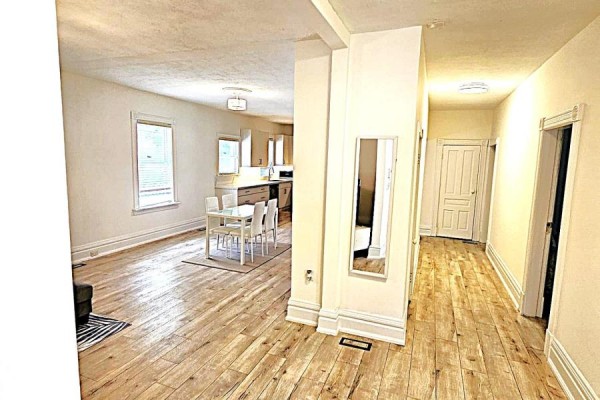 184 Prospect Street, Newmarket, ON L3Y3T6 Photo 2