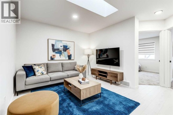 2pc Bathroom - 184 Rowmont Boulevard Nw, Calgary, AB T3L0H3 Photo 5