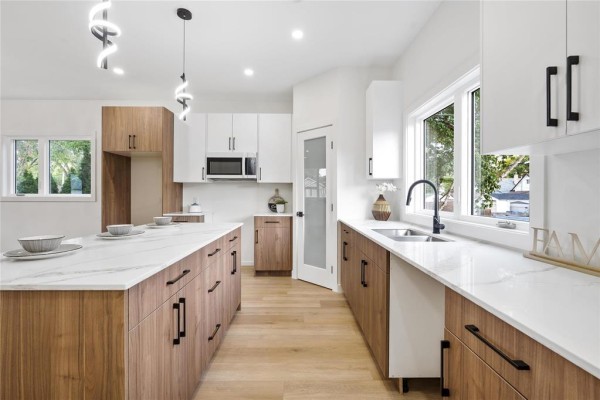 Kitchen - 1840 Ross Avenue, Winnipeg, MB R2R0E3 Photo 3