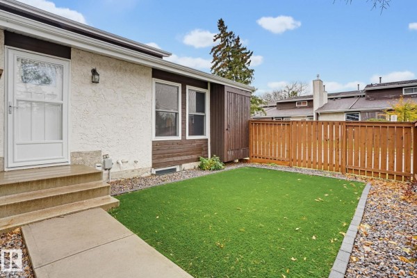 Kitchen - 18407 66 Av Nw, Edmonton, AB T5T2M1 Photo 2