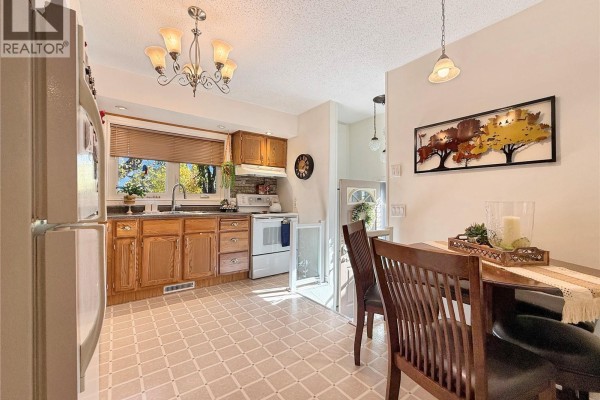 1841 102nd Street, North Battleford, SK, photo 2