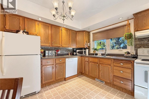 1841 102nd Street, North Battleford, SK, photo 3
