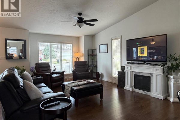 1841 87 Avenue, Dawson Creek, BC, photo 2