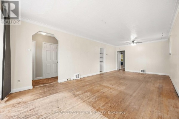 Dining room - 1843 Victoria Park Avenue, Toronto, ON M1R1T4 Photo 3