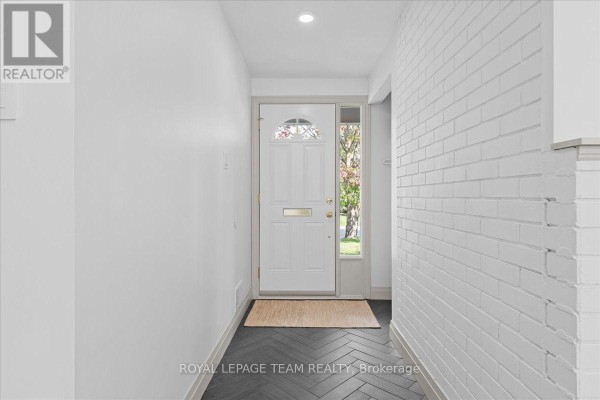 1844 Greenacre Crescent, Ottawa, ON K1J6S8 Photo 4