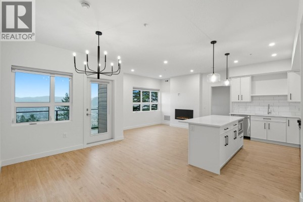 Living room - 1844 Qu'appelle Boulevard Unit# 204, Kamloops, BC V2E0E8 Photo 4