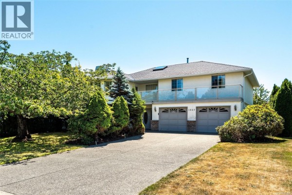 Bedroom - 1847 El Sereno Dr, Saanich, BC V8N6K4 Photo 2