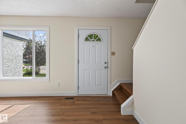 Kitchen - 18478 62b Av Nw, Edmonton, AB T5T2N7 Photo 3