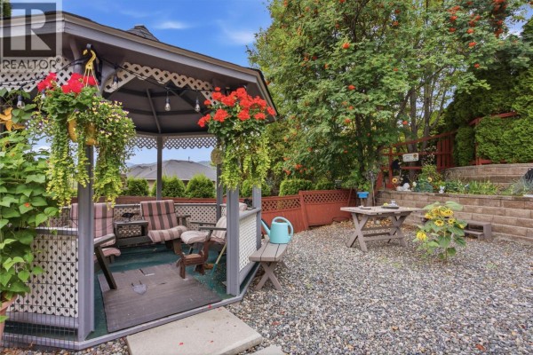 Living room - 1849 Pineridge Drive, Merritt, BC V1K1J5 Photo 4