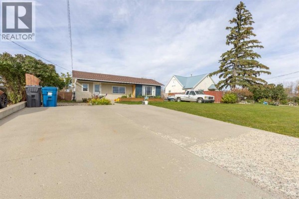 Kitchen - 184n 300w, Raymond, AB T0K2S0 Photo 2