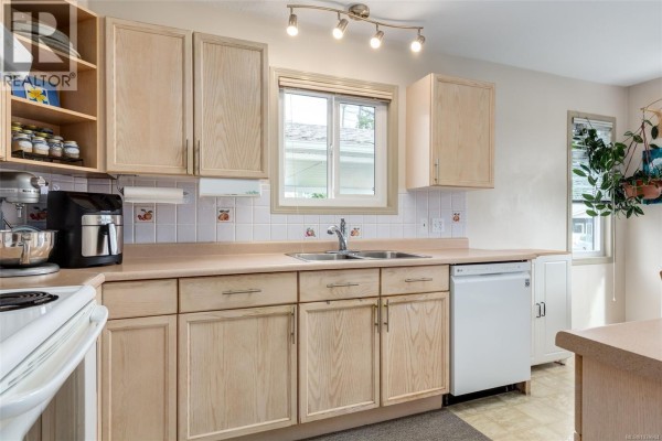 Ensuite - 185 Bowlsby St, Nanaimo, BC V9R5K1 Photo 5