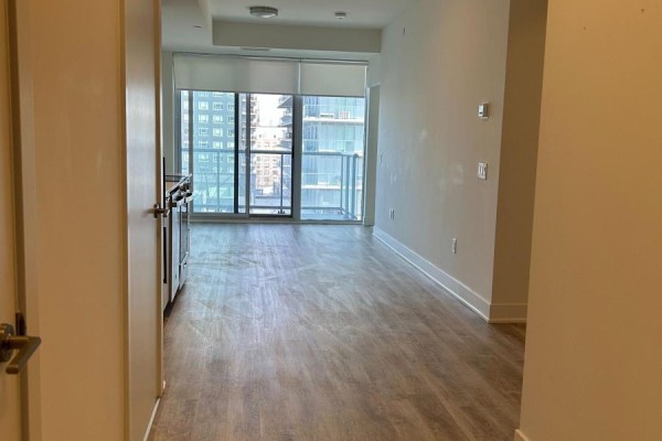 Kitchen with stainless steel appliances, light wood cabinetry, and quartz countertops - 612 - 185 Deerfield Drive, Newmarket